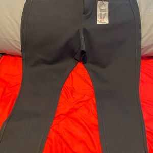 Torrid ladies cropped trousers. Size 12
